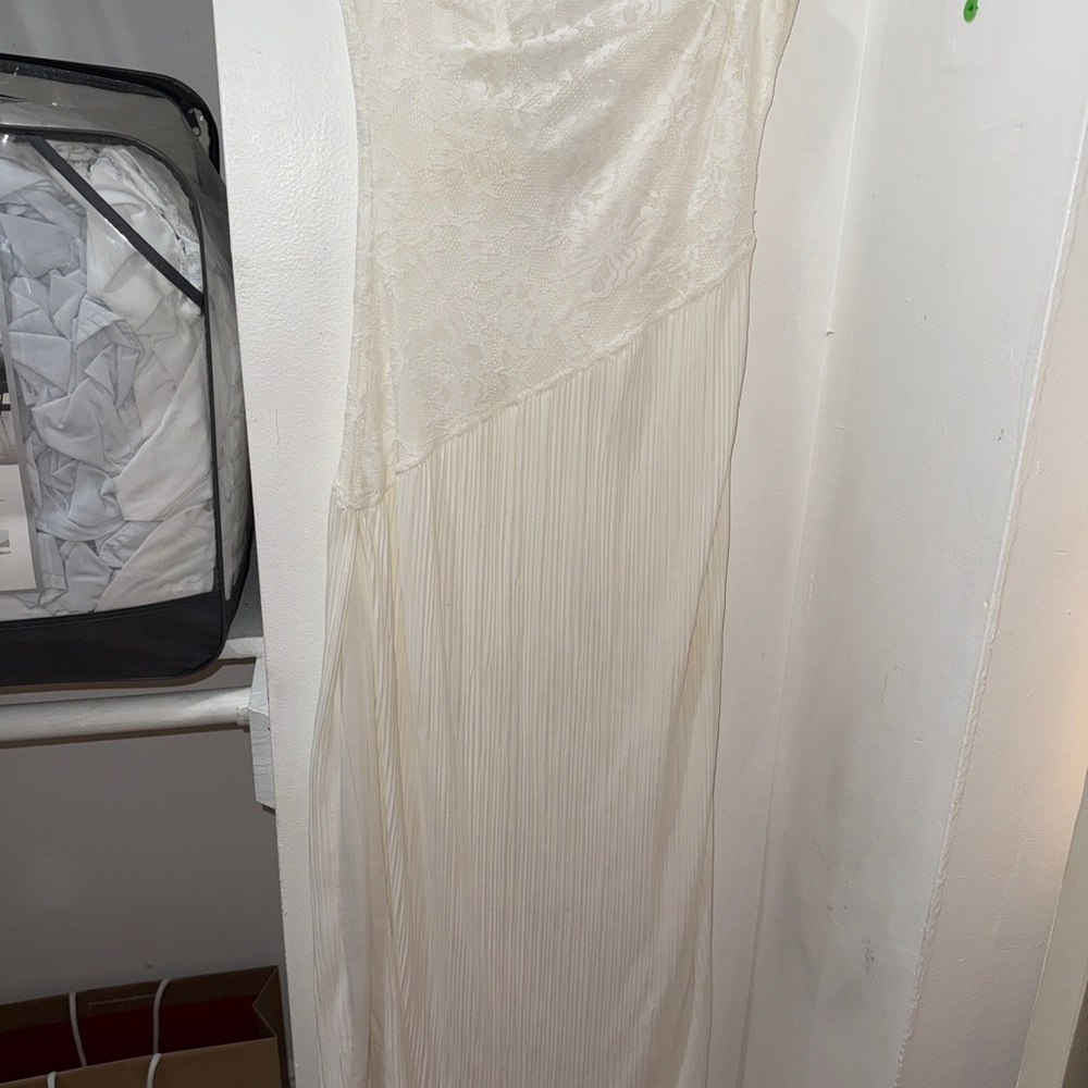 Meshki Elegant Cream Maxi Dress